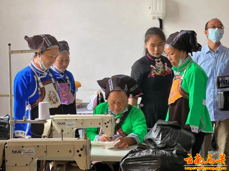 马关县刺绣和民族芭比娃娃服饰制作培训正式开班